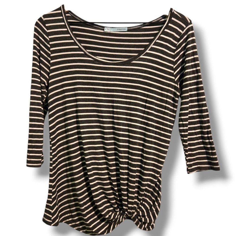 Maurices t-shirt womens Medium Grey white stripes 3/4 sleeve twist-hem Scoop